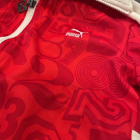 Puma jacket. Lightweight. Red with cream track top. - Picture 4 of 5